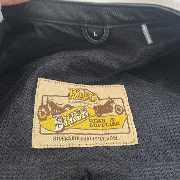 Rider Biker Supply Leather Vest - Picture 3 of 4